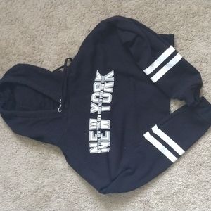 Black New York crop top hoodie